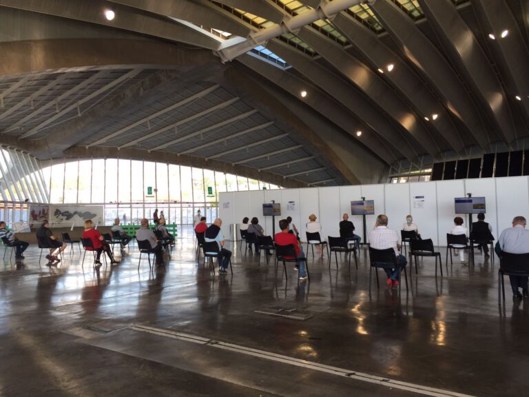 Sanidad administra 558.338 dosis de vacunas contra la COVID-19