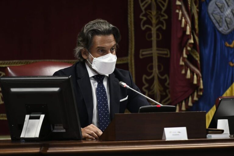 El Parlamento de Canarias se posiciona contra «el discurso del odio» y las amenazas