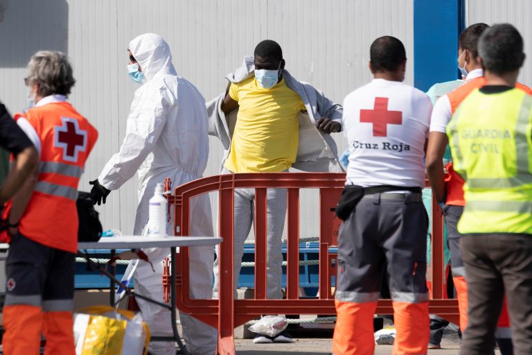 Cruz Roja cubre las necesidades alimenticias de 120 familias al sur de Tenerife