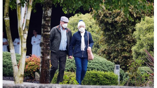 La COVID no será erradicable por su origen animal, según un director de OMS