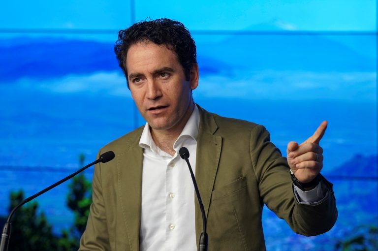 García Egea acusa a Sánchez de rescatar aviones chavistas y abandonar hoteles canarios