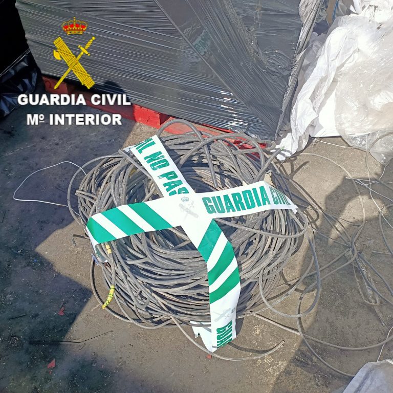 Investigados por un delito continuado de hurto de cobre