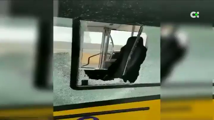 Detenido por tirar una piedra a una guagua y herir a su conductor
