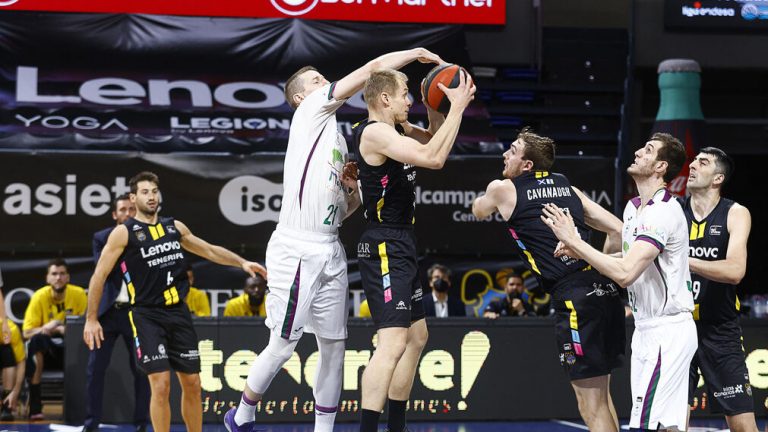 79-61. El Lenovo Tenerife desarbola a un gris Unicaja desde la defensa