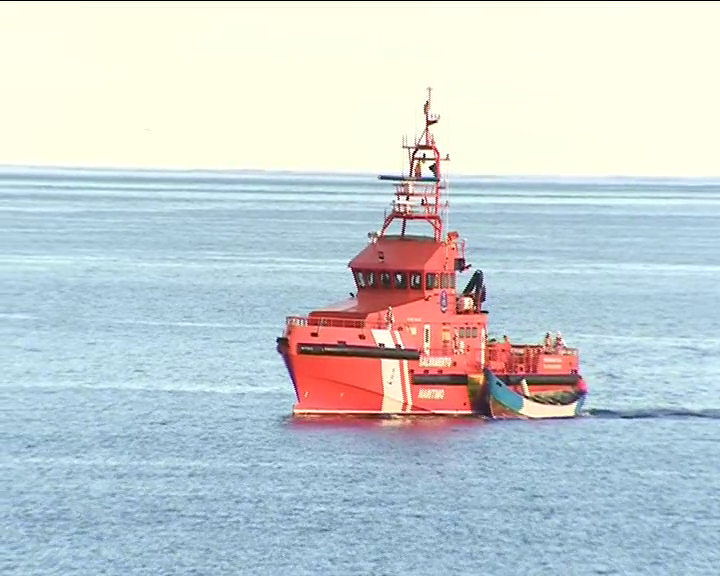 Rescatados 60 inmigrantes de una patera y localizada otra aguas de Canarias