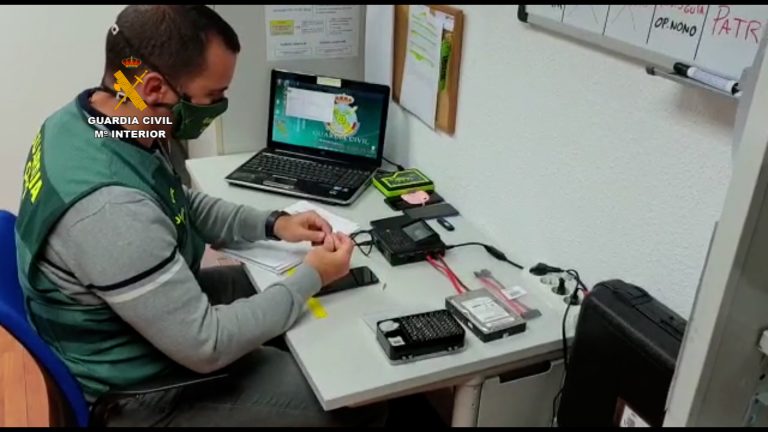 Investigan a un monitor de un centro deportivo de Gran Canaria por grabar a mujeres en los vestuarios