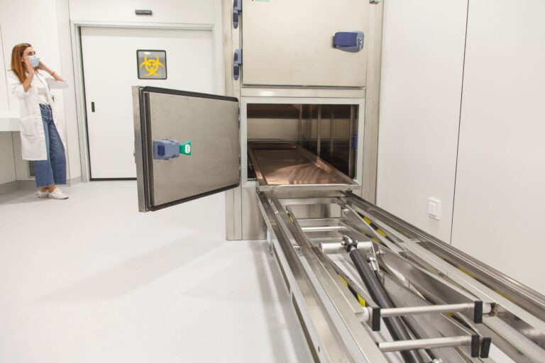 La medicina forense se suma a la lucha contra la covid