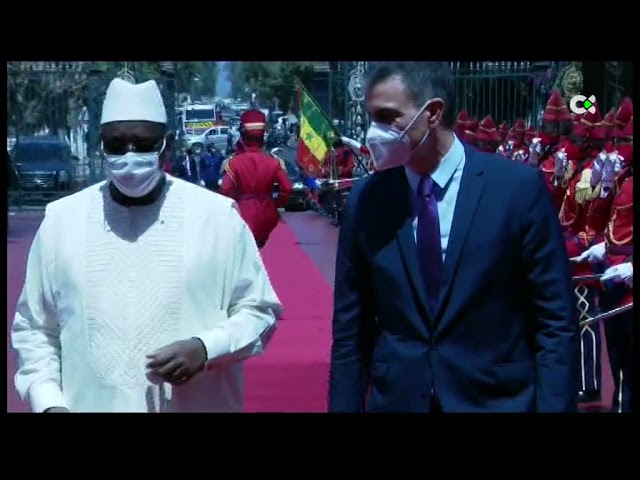 Sánchez llega a Dakar para reforzar la lucha contra la migración irregular