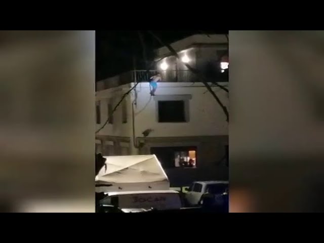 Un usuario del campamento de Las Raíces amenazó con arrojarse al vacío