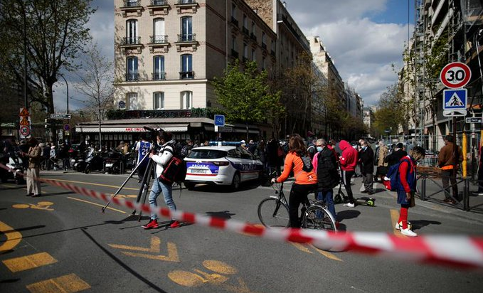 Un muerto y una herida por un tiroteo junto a un hospital de París