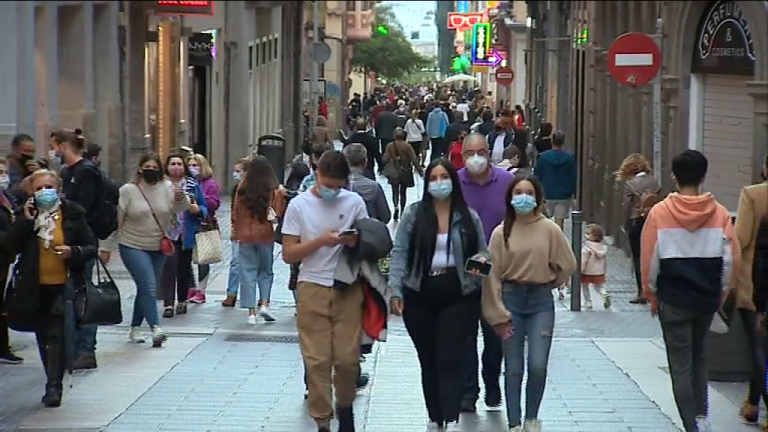 Canarias podría ensayar una retirada paulatina de la mascarilla