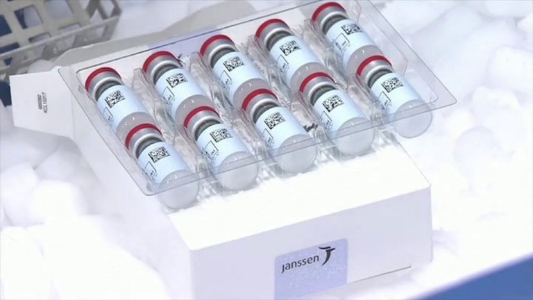 AstraZeneca asegura que ha cumplido el acuerdo con la UE y se defenderá en los tribunales