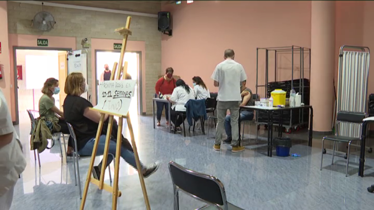 El 82,8 % los españoles dispuestos a vacunarse, según el CIS