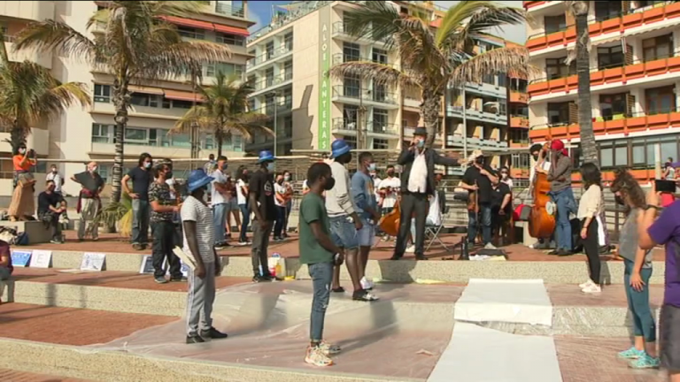 Varios colectivos salen a la calle en las islas para protestar por la política migratoria