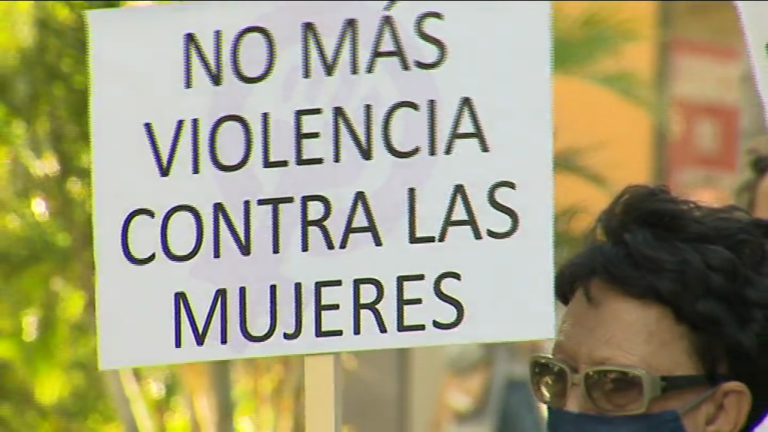 Concentración en repulsa del último asesinato machista en Canarias