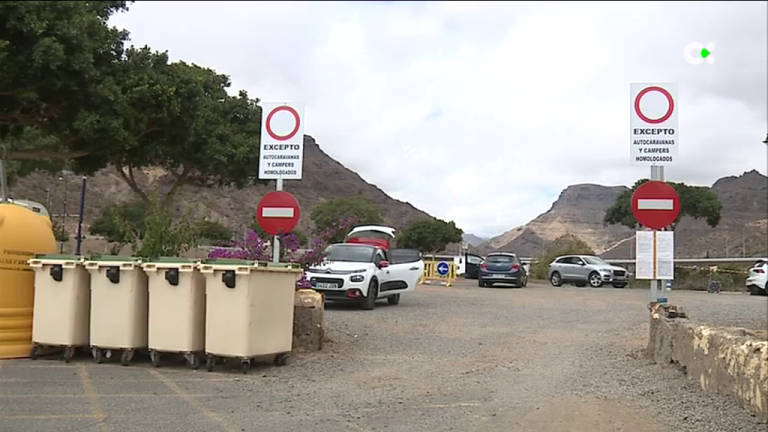 Ordenan el cierre de la zona de aparcamiento y pernoctación de caravanas de Mogán