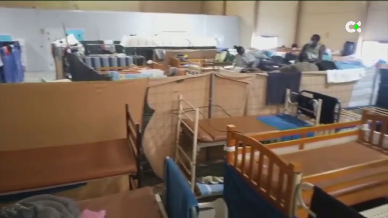 180 migrantes continúan en el interior de la Nave del Queso y, de momento, no hay previstos nuevos traslados