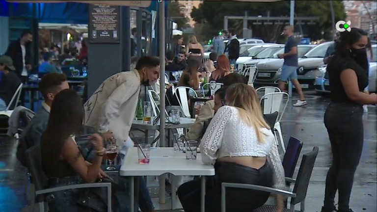 La incidencia baja lentamente en Canarias, pero de forma dispar