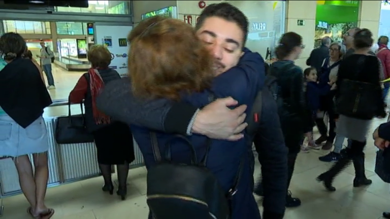 En busca de un sustituto de besos y abrazos