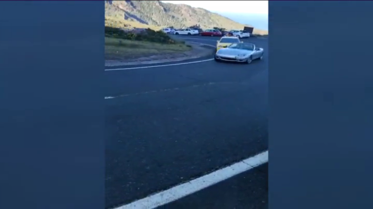 Las carreras ilegales regresan a la ‘Subida de Los Loros’