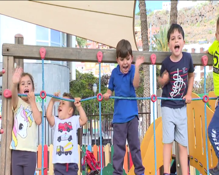 Los parques infantiles de San Sebastián de La Gomera cobran vida tras más de un año cerrados