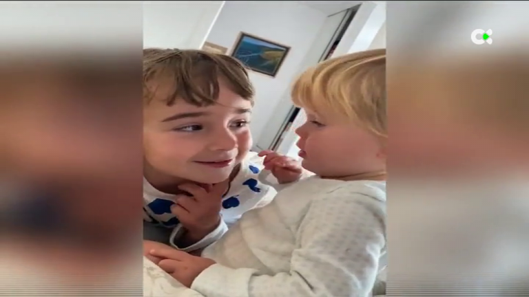 La madre de Anna y Olivia difunde un vídeo de las niñas para la colaboración ciudadana