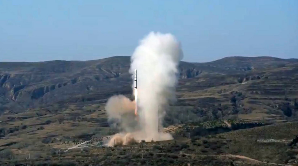 Los restos del cohete chino caen en el Índico sin causar daños