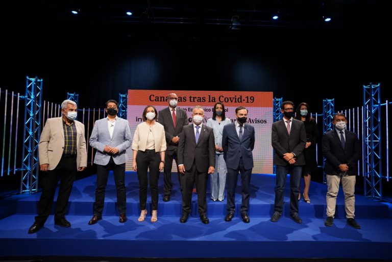 Reyes Maroto dice que Canarias tiene que transformar su sistema productivo