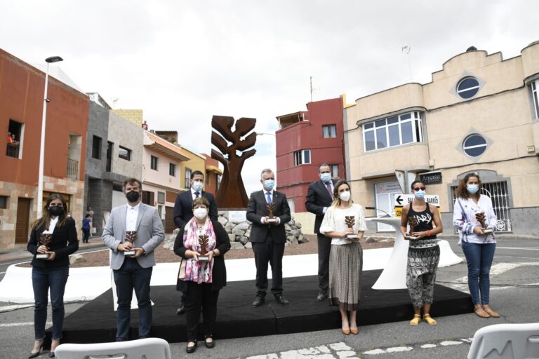 Una escultura en Telde rinde tributo a los sanitarios frente a la covid