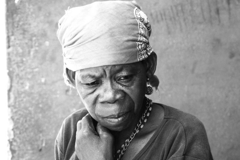 La muestra colectiva ‘La piel tiene sus razonas’ aúna fotografía y poesía