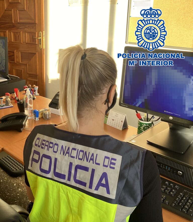 La Policía Nacional detiene en la capital tinerfeña a un hombre por cuatro robos con violencia