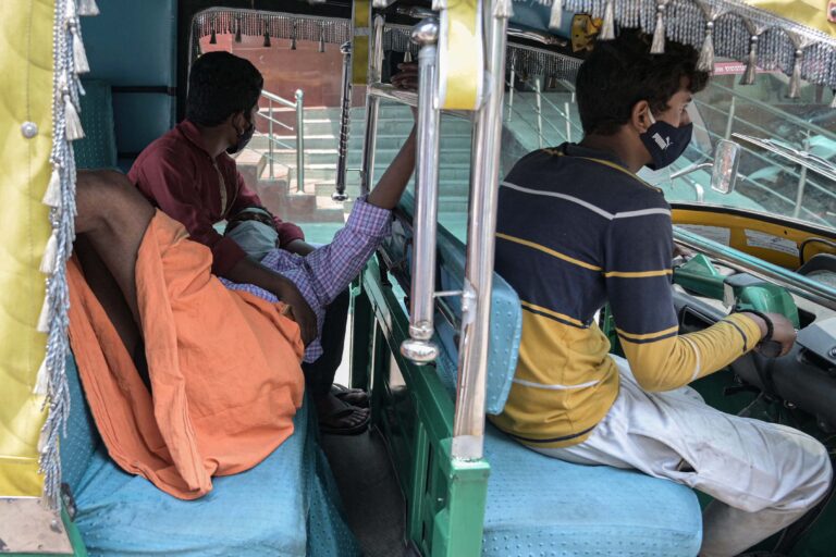 India bate un nuevo récord al registrar más de 4.000 muertes por coronavirus en un solo día