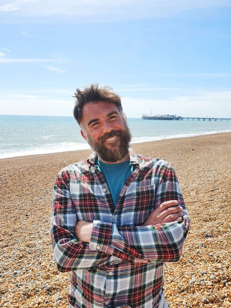 «Cuando regreso siempre aprovecho para pasar tiempo con la familia, ir a un guachinche y pegarme un baño en la playa»