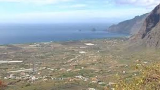 Un chico de 17 años resulta herido grave en un accidente de coche en El Hierro