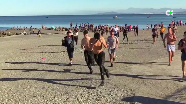 Calma tensa en Ceuta después de la entrada de cerca 8.000 personas desde Marruecos