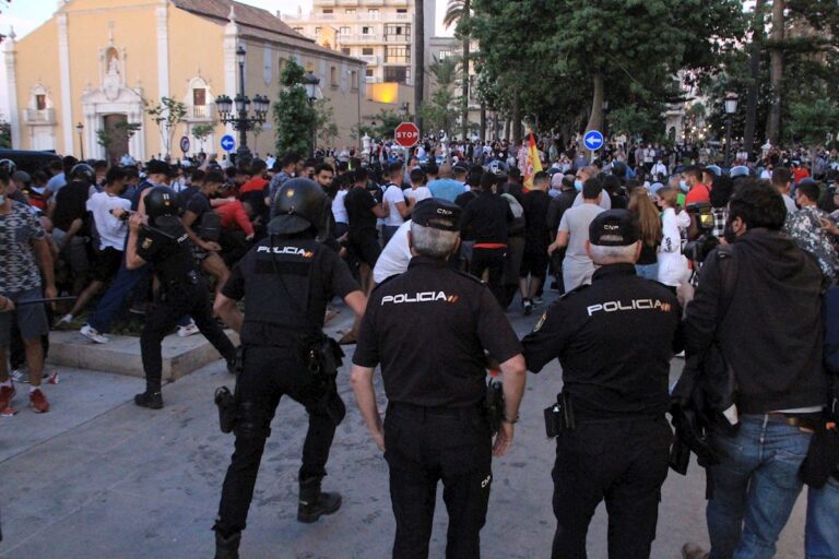 Dos detenidos y 7 agentes heridos, balance disturbios protesta contra Abascal