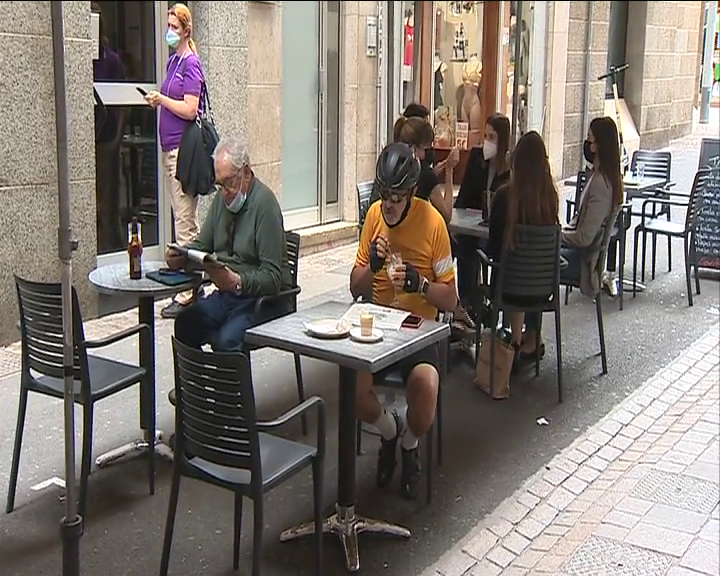 Bares en islas con nivel 2 podrán abrir hasta la medianoche