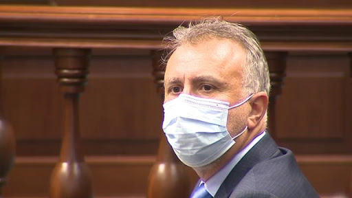 El presidente de Canarias se vacuna: «Hoy me sentiré mucho más seguro que ayer»