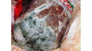 Activistas desnudos y «envasados» protestan contra el consumo masivo de carne