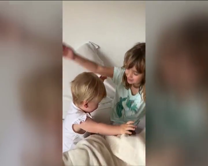 La familia difunde más imágenes de las niñas desaparecidas