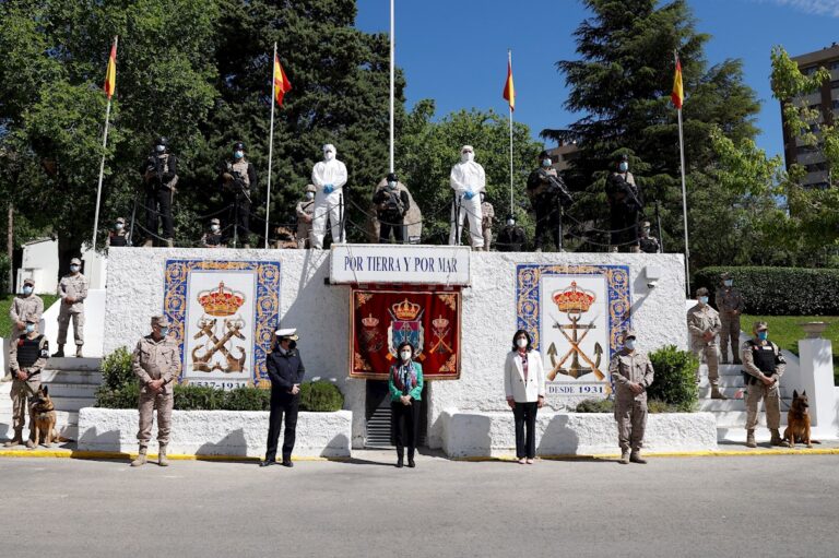 Robles recuerda, 18 años después, a los militares fallecidos en el Yak