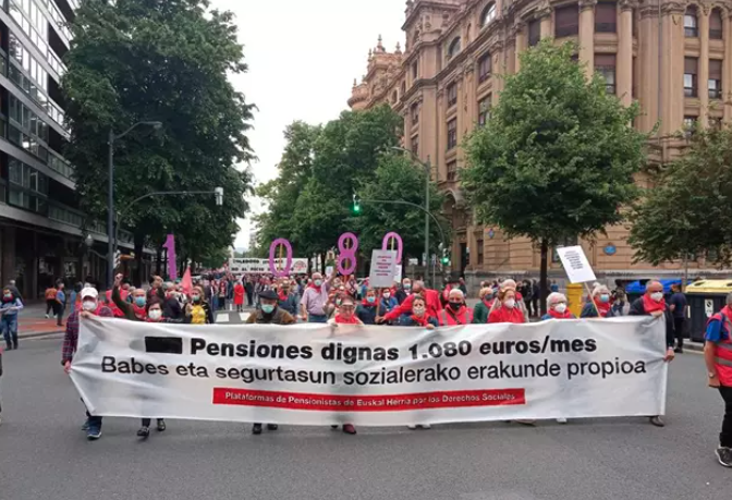 Miles de pensionistas se manifiestan en España contra los recortes en las pensiones