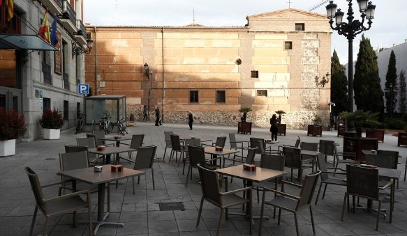 Madrid permite reuniones en domicilios y elimina el toque de queda a partir del 9 de mayo