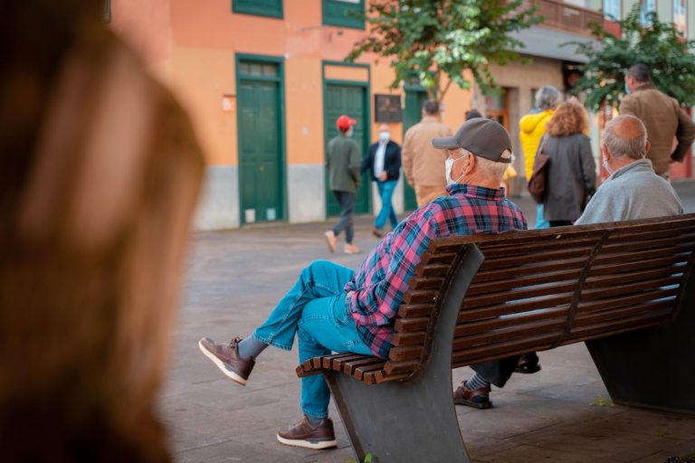 La Laguna Cuida investigará sobre la soledad de los mayores