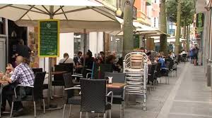 Las Palmas mantiene terraza exprés y limitación deportiva en Las Canteras