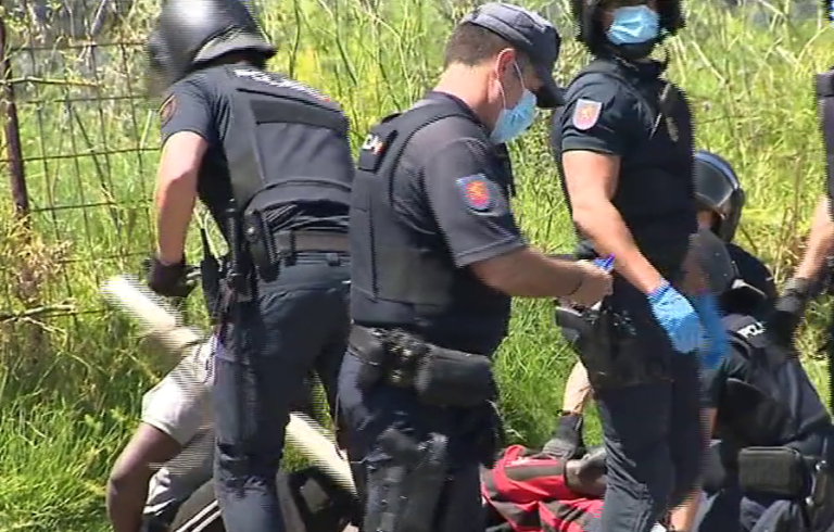 Diez detenidos tras una pelea entre migrantes en el campamento tinerfeño de Las Canteras
