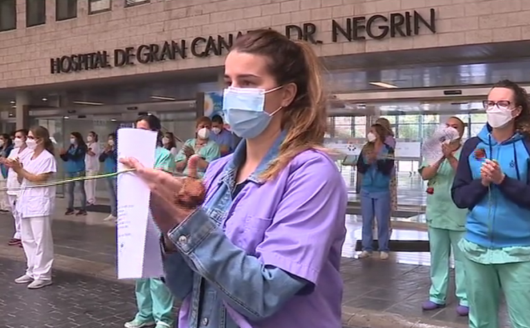 Enfermeras de Gran Canaria rinden homenaje a las víctimas del coronavirus