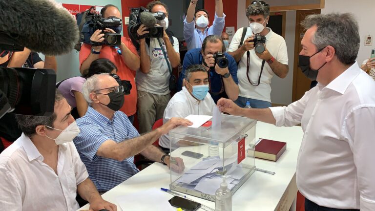 Espadas gana las elecciones primarias del PSOE en Andalucía con un apoyo del 55%