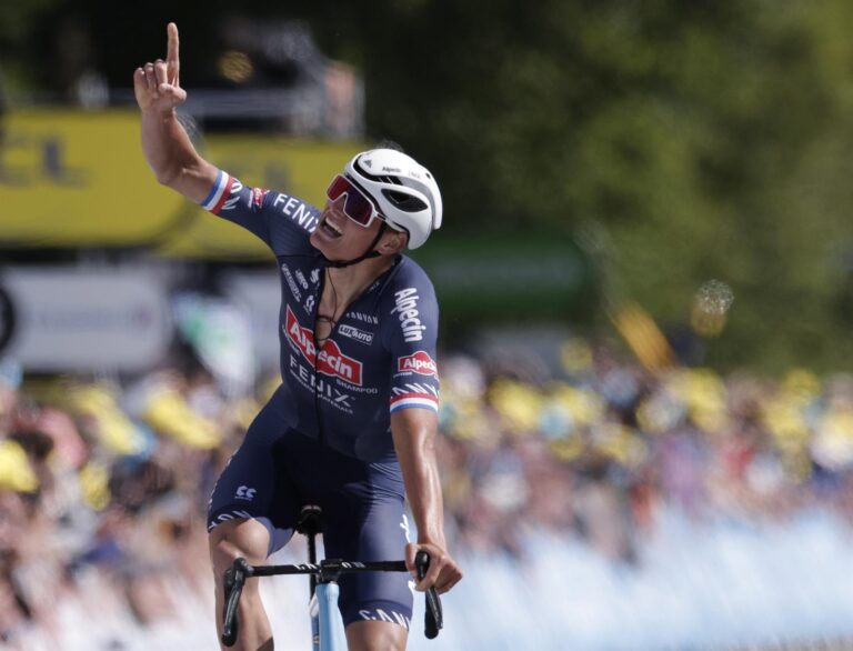 Van del Poel se impone en el Muro de Bretaña y se viste de amarillo en el Tour