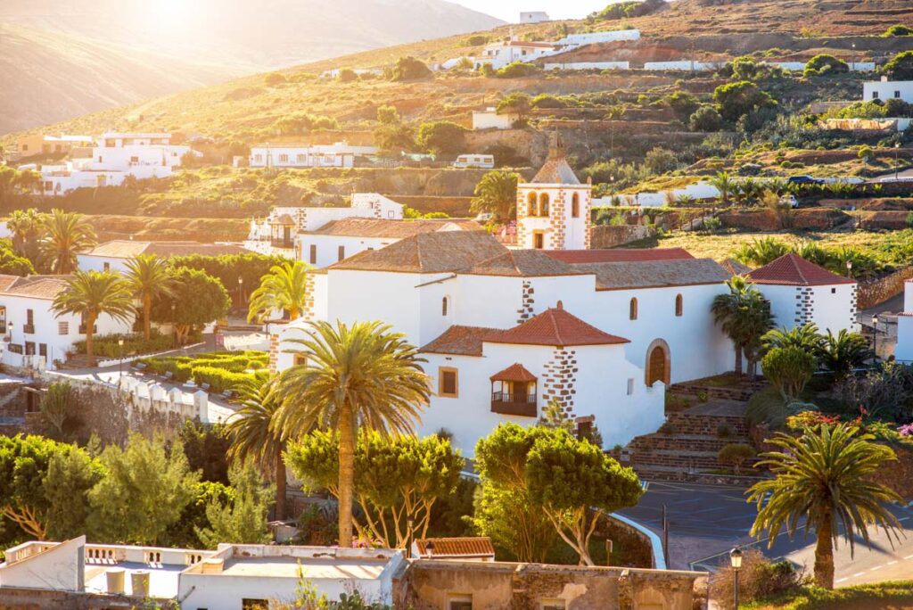 Turismo se alía con los cinco pueblos de Canarias de la red de los Pueblos Más Bonitos de España. En la imagen, Betancuria, en Fuerteventura.